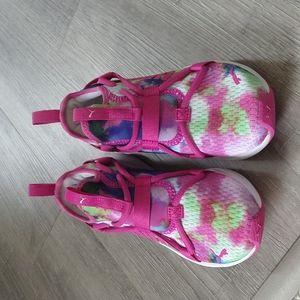 White & Ultra Magenta Rift Slip-On Sneaker - PUMA girls size 4